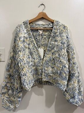 Cropped Chunky V-Neck Cardigan in Blue and Cream